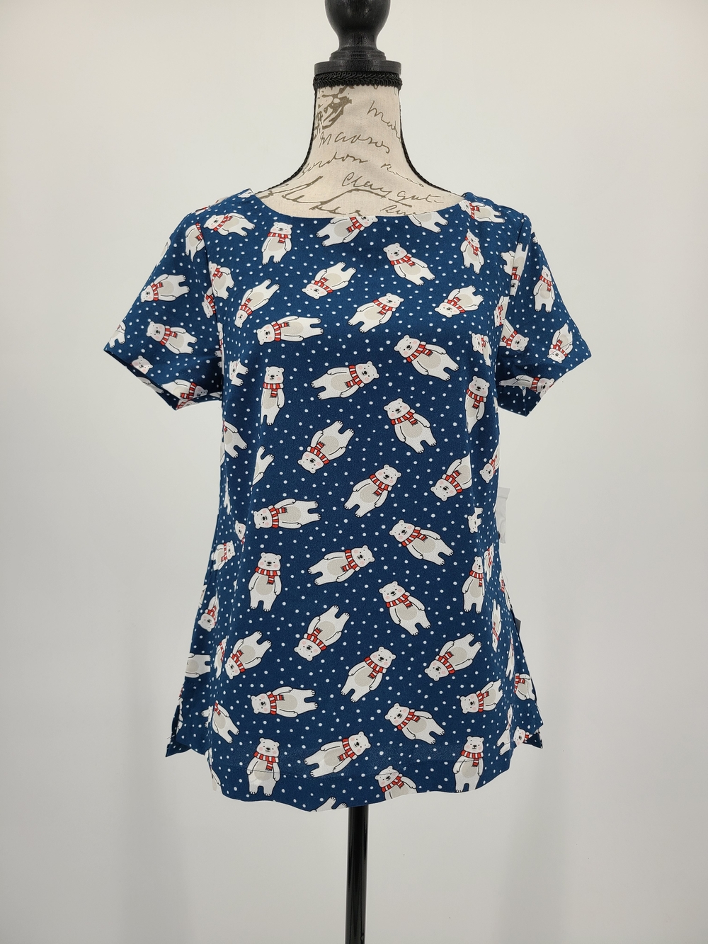 Modcloth Holiday Polar Bear Short Sleeve Blouse Size Small